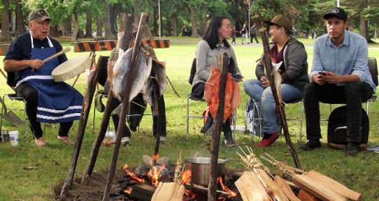Students participating in UVic's Indigenous Week of Welcome Pit Cook